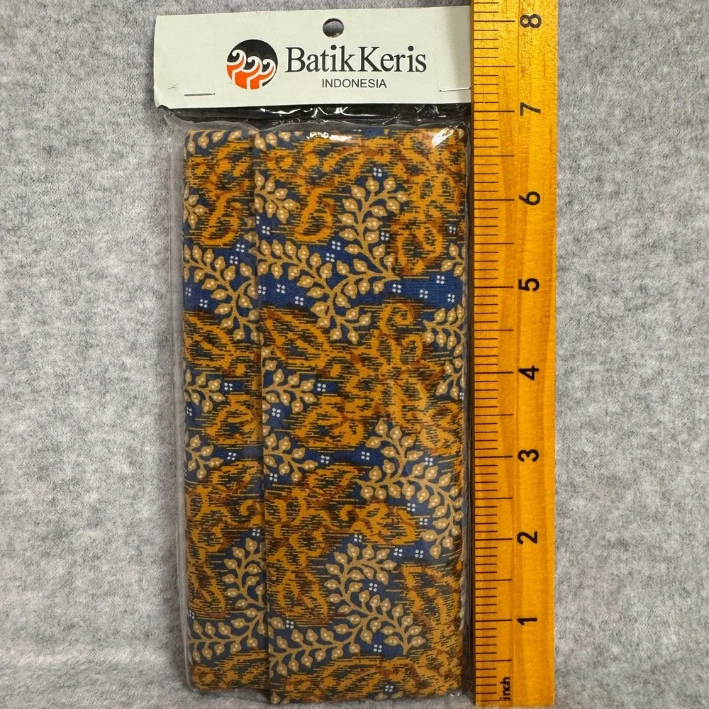Vintage Batik Keris Cotton Fabric Bifold Wallet Pre-Owned in Original Package